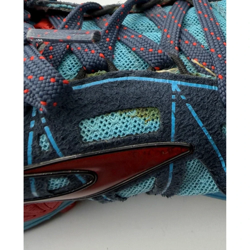 Brooks conquer elements